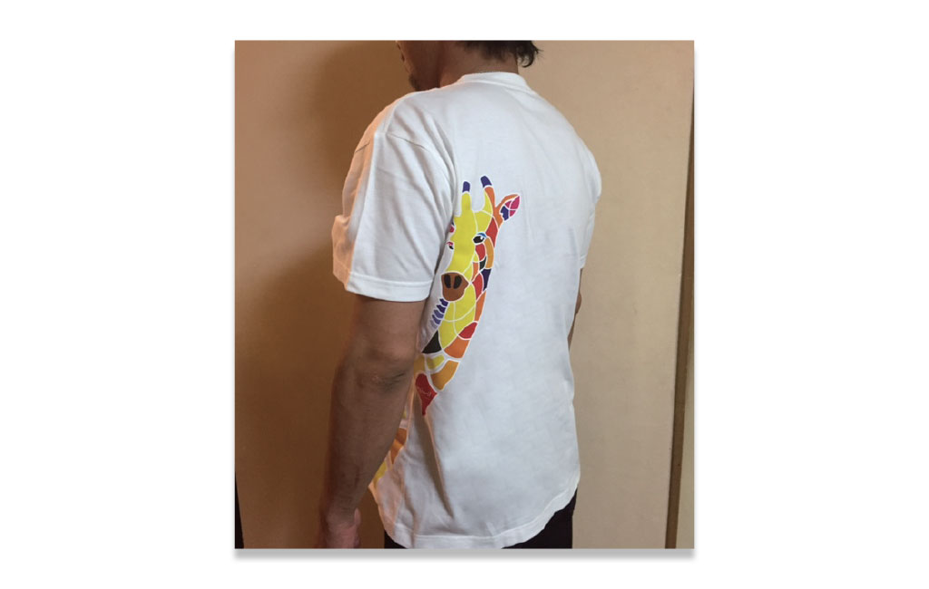 自主制作商品4 Tシャツキリン着用